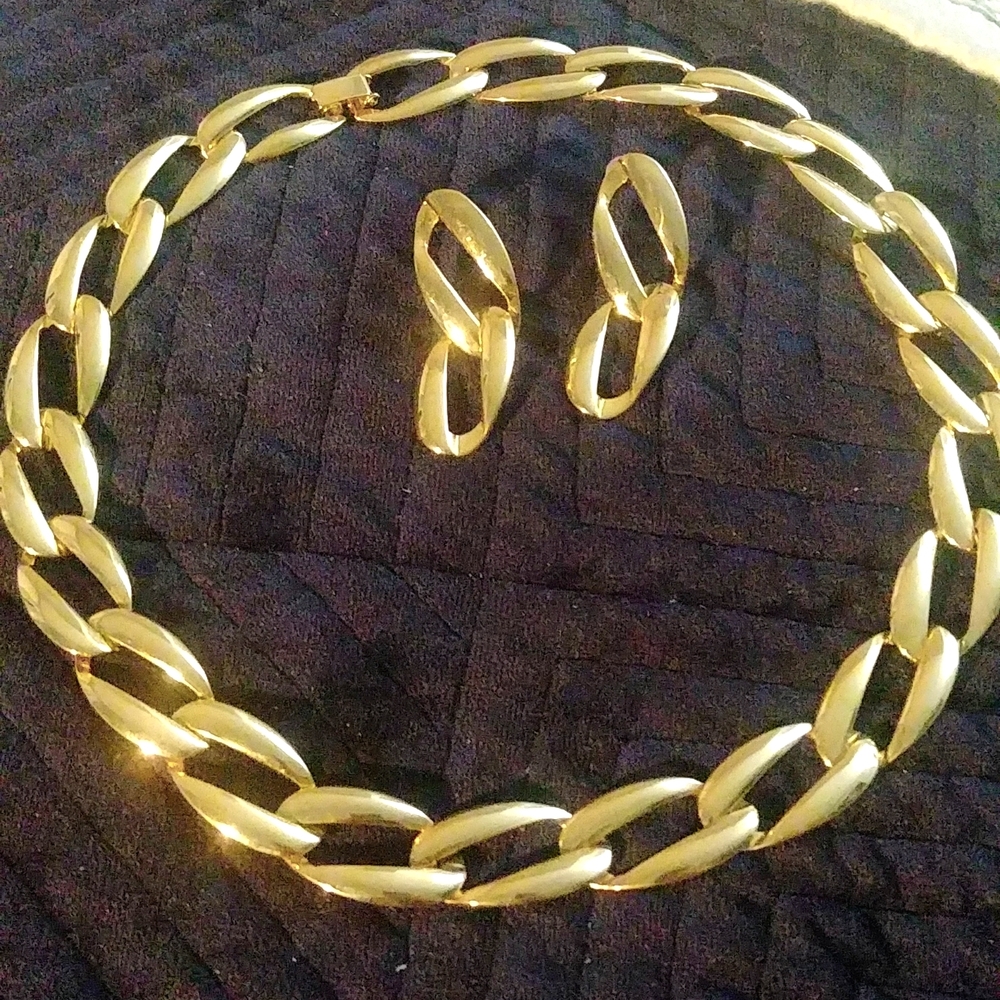 Vintage Goldtone chunky choker and earring set